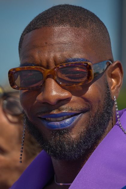 Het COC zet zich actief in voor een diverse en inclusieve samenleving. We verbinden de regenboogbeweging en komen op voor emancipatie, acceptatie en gelijke rechten voor alle lhbti+ personen.